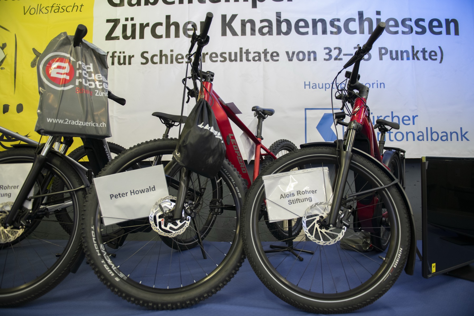 E-Bikes und Velos als Preise am Gabentempel